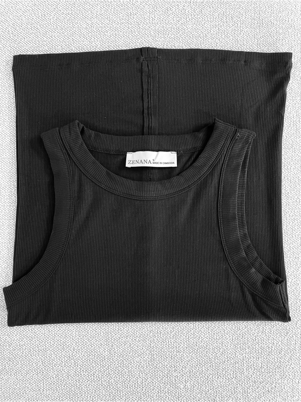 ZENANA Black Ribbed sleeveless Tank Top Women’s size Small exposed back seam New